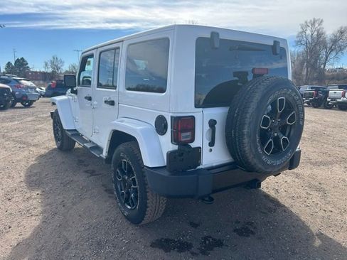 Used 2018 Jeep Wrangler Unlimited Sahara image 3
