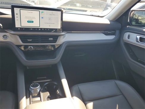 Used 2025 Ford Explorer Active w/ Active Comfort Package image 14