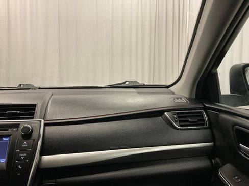 Used 2016 Toyota Camry SE w/ Moonroof Package FWD image 25