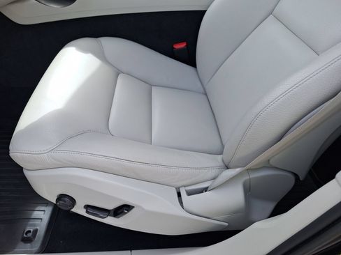 Used 2023 Volvo XC60 B5 Plus w/ Protection Package Premier AWD/4WD image 16
