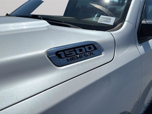 Used 2019 RAM 1500 Laramie AWD/4WD image 34