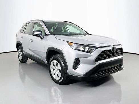 Used 2021 Toyota RAV4 LE FWD image 3