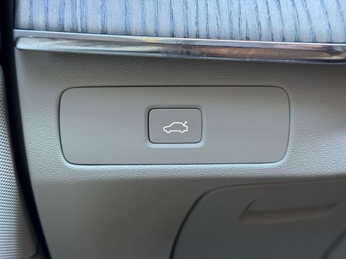 Used 2023 Volvo XC90 B6 Plus image 17