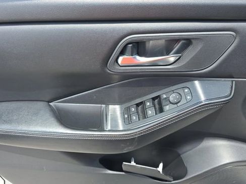 Used 2024 Nissan Rogue SV FWD image 16