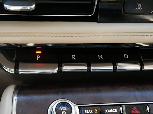 Used 2020 Lincoln Aviator Reserve w/ Equipment Group 202A AWD/4WD image 24