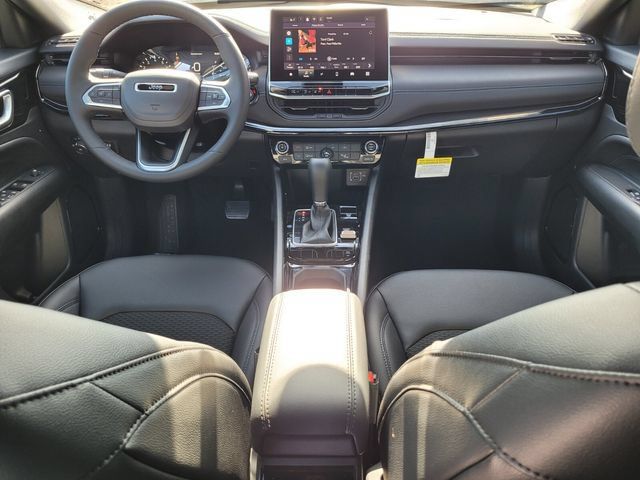 Used 2026 Jeep Compass Latitude AWD/4WD image 13