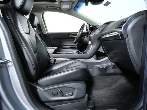 Certified 2020 Ford Edge Titanium AWD/4WD image 10