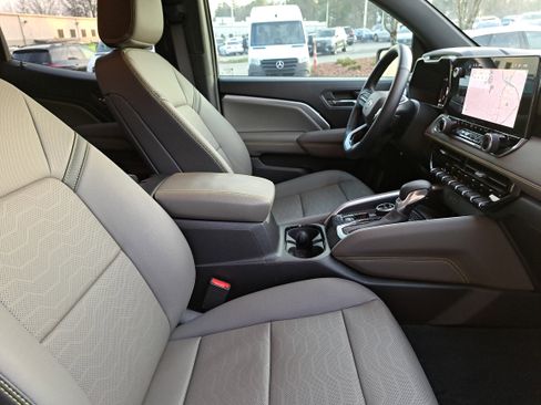 Used 2025 Chevrolet Colorado ZR2 w/ Technology Package image 10