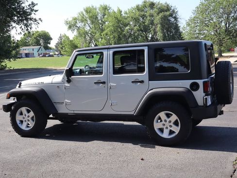 Used 2007 Jeep Wrangler Unlimited Rubicon w/ Dual Top Group AWD/4WD image 8