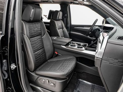 Used 2025 Cadillac Escalade V image 34