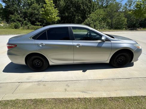 Used 2015 Toyota Camry LE FWD image 4
