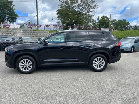 Used 2024 Toyota Grand Highlander AWD image 3