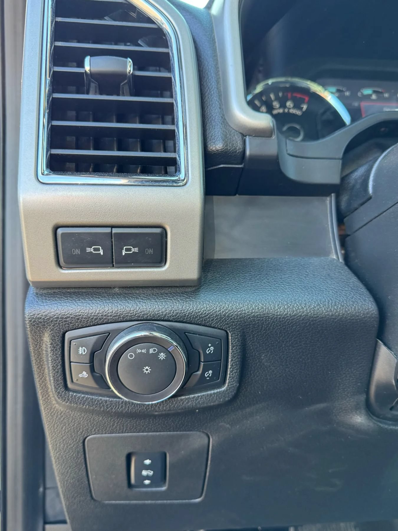 Used 2017 Ford F150 Lariat AWD/4WD image 8
