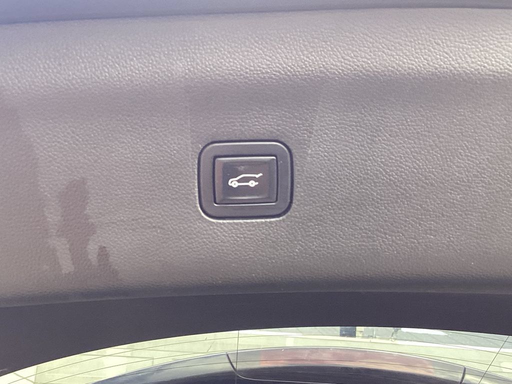 Used 2020 Buick Enclave Essence w/ Sound and Sites Package AWD/4WD image 26