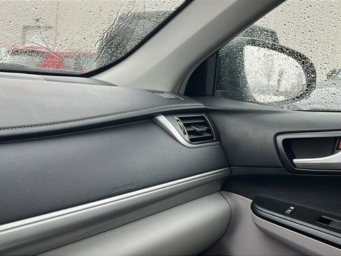 Used 2014 Toyota Camry LE image 17