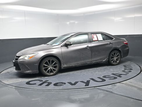 Used 2015 Toyota Camry XSE image 6