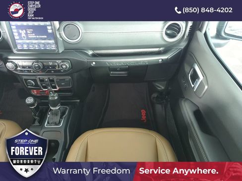 Used 2023 Jeep Wrangler Unlimited Rubicon 4xe w/ Cold Weather Group AWD/4WD image 15