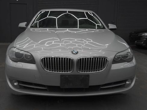 Used 2011 BMW 550i Sedan image 2