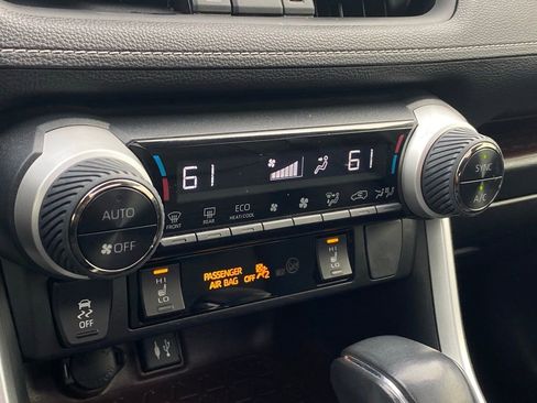 Used 2019 Toyota RAV4 Limited w/ Carpet Mat Package image 17