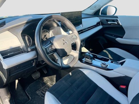 Used 2025 Mitsubishi Outlander SE AWD/4WD image 9