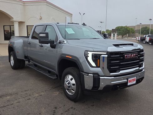 Used 2026 GMC Sierra 3500 Pro w/ 1SA Pro Safety Plus Package AWD/4WD image 5