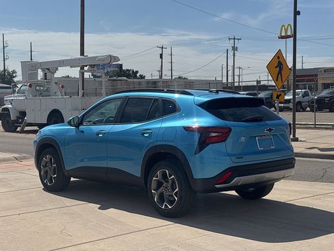 New 2026 Chevrolet Trax LT w/ LPO, Blackout Package FWD image 3