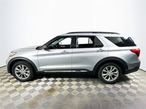 Used 2023 Ford Explorer XLT w/ Equipment Group 202A image 6