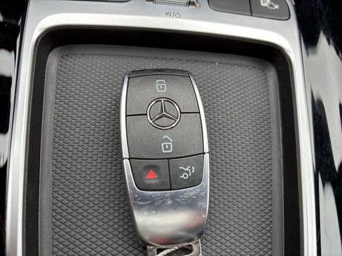 Used 2025 Mercedes-Benz GLB 250 image 21