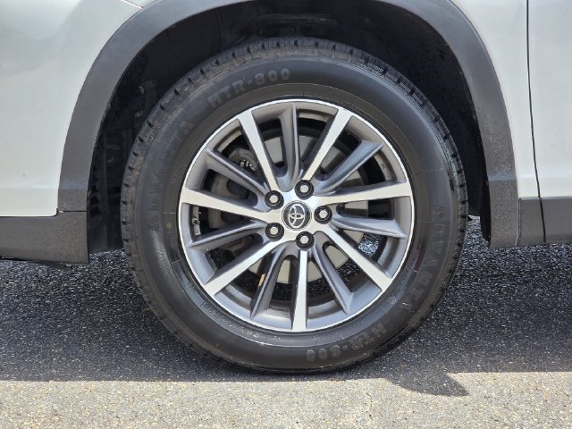 Used 2019 Toyota Highlander XLE FWD image 33