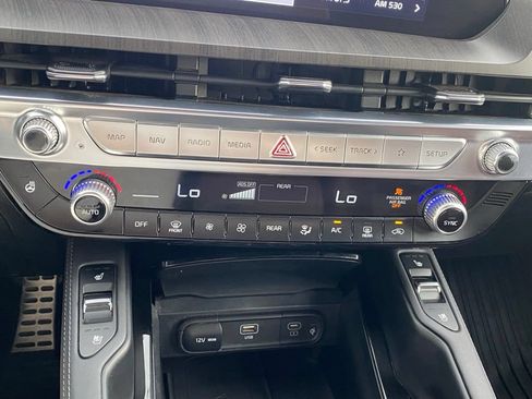 Used 2023 Kia Telluride SX Prestige AWD/4WD image 17