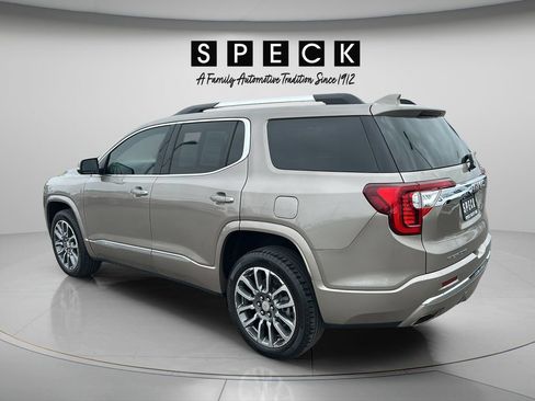 Used 2022 GMC Acadia Denali w/ Denali Technology Package FWD image 3