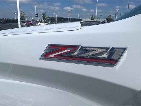 Used 2021 Chevrolet Silverado 1500 LT Trail Boss w/ Convenience Package II AWD/4WD image 9