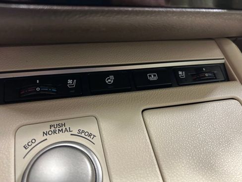 Used 2016 Lexus ES 350 w/ Luxury Package w/Wood Trim FWD image 18