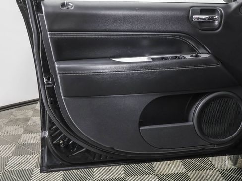 Used 2014 Jeep Compass Latitude image 32