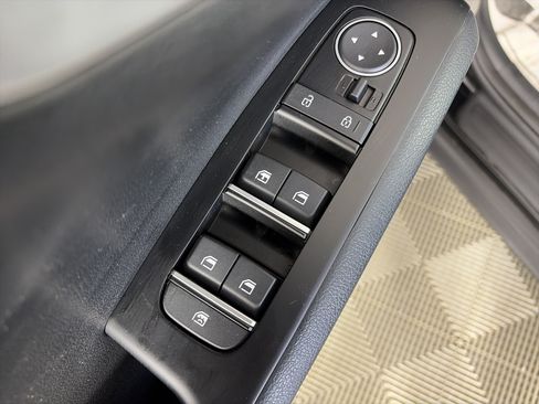 Used 2025 Kia Soul LX w/ LX Technology Package FWD image 29