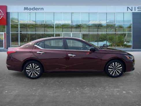 Certified 2025 Nissan Altima 2.5 SV FWD image 6