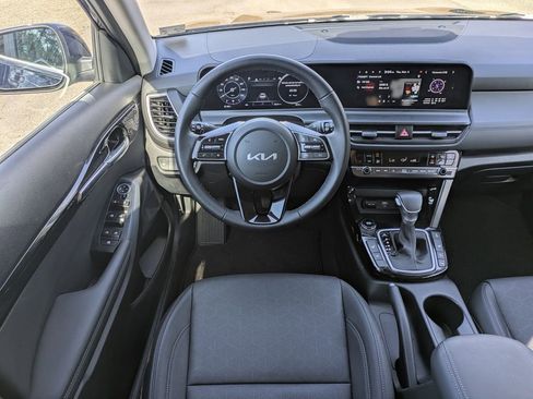 Used 2025 Kia Seltos EX image 16
