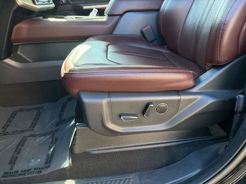 Used 2024 Ford Expedition Limited image 15