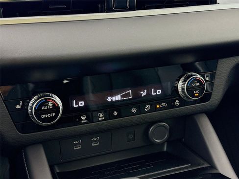 New 2026 Mitsubishi Outlander SE image 16