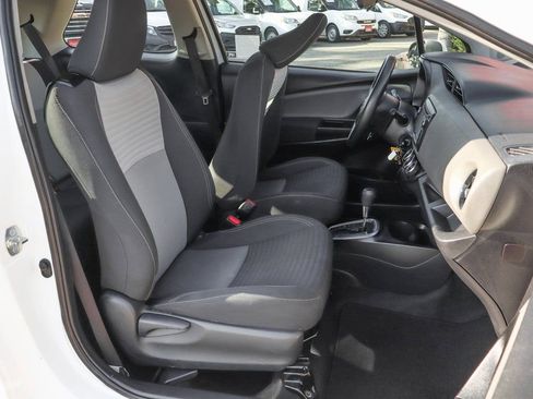 Used 2018 Toyota Yaris LE w/ Carpet Mat Package FWD image 35