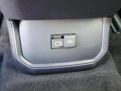 Used 2023 Toyota Highlander L image 8