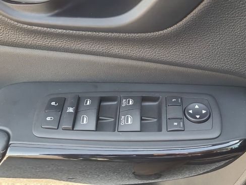 Used 2023 Jeep Cherokee Altitude Lux image 32