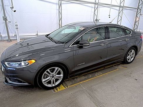 Used 2018 Ford Fusion SE w/ Equipment Group 602A image 2