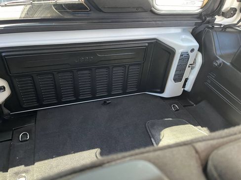Used 2025 Jeep Wrangler Unlimited Sahara AWD/4WD image 33