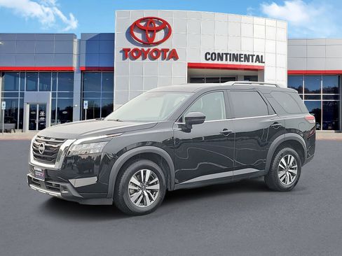 Used 2025 Nissan Pathfinder SL AWD/4WD image 3