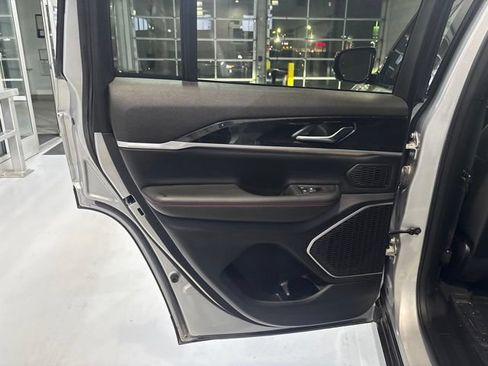Used 2022 Jeep Grand Cherokee Trailhawk AWD/4WD image 34