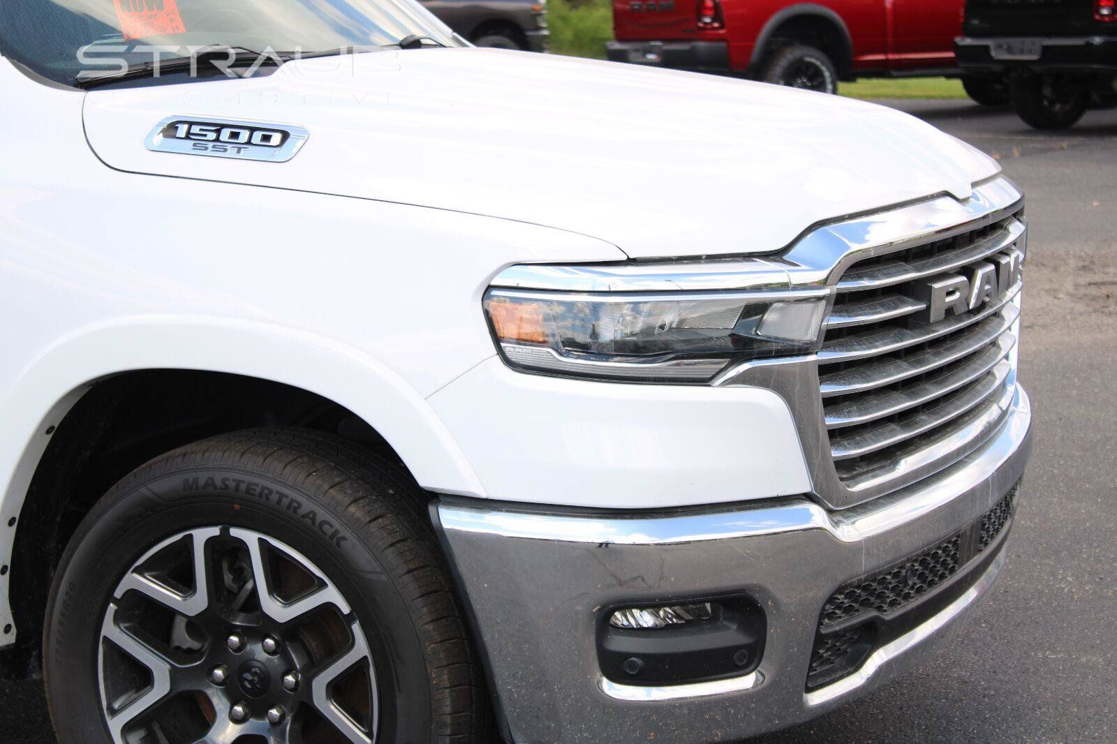 Used 2025 RAM 1500 Laramie AWD/4WD image 10