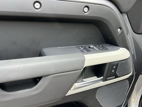 Certified 2023 Land Rover Defender 90 SE image 16