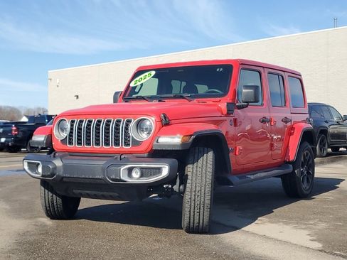 Used 2025 Jeep Wrangler Unlimited Sahara image 4