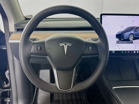 Used 2024 Tesla Model Y Long Range AWD/4WD image 16